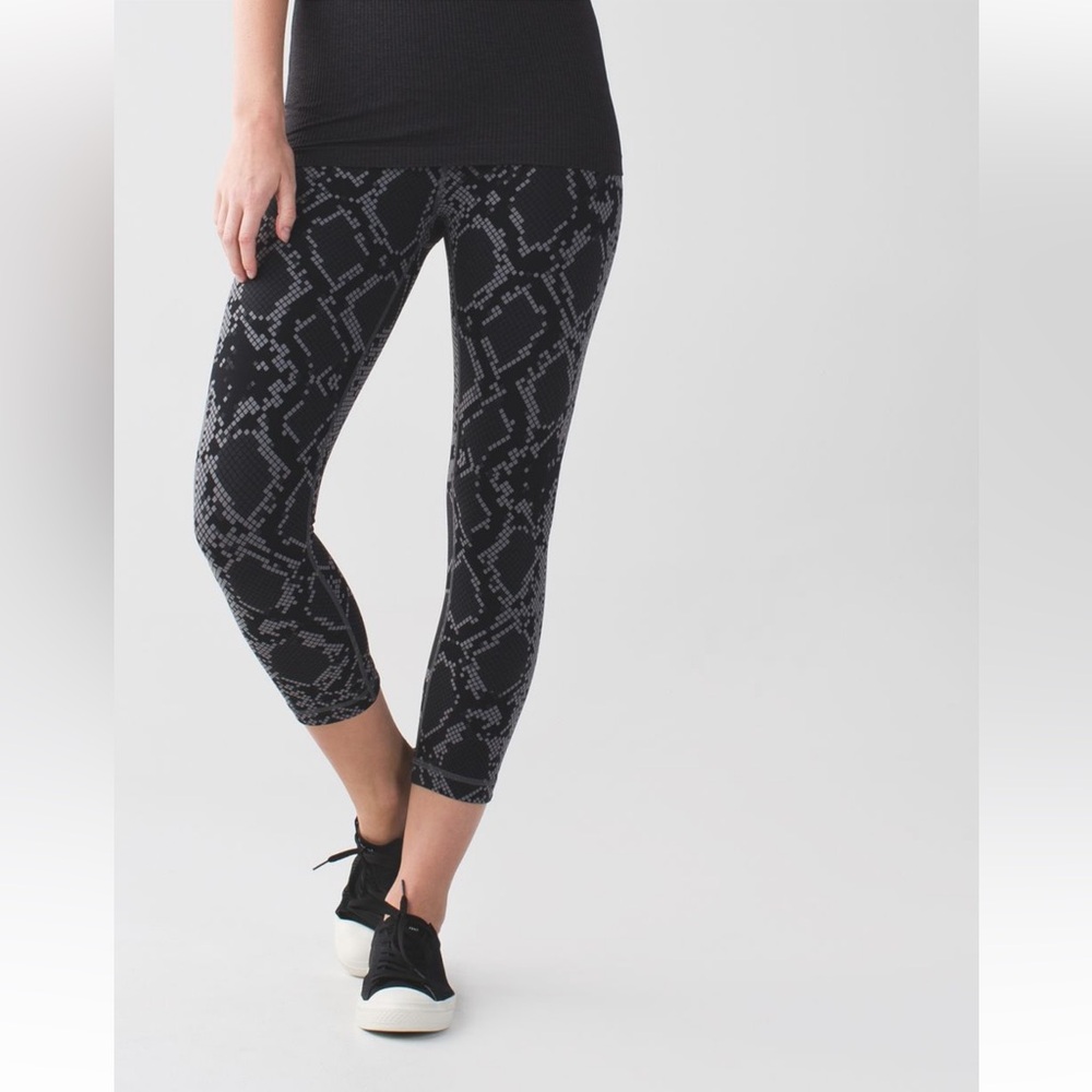 Lululemon Wunder Under Crop  *Full-On Luon, Size 4~NICE